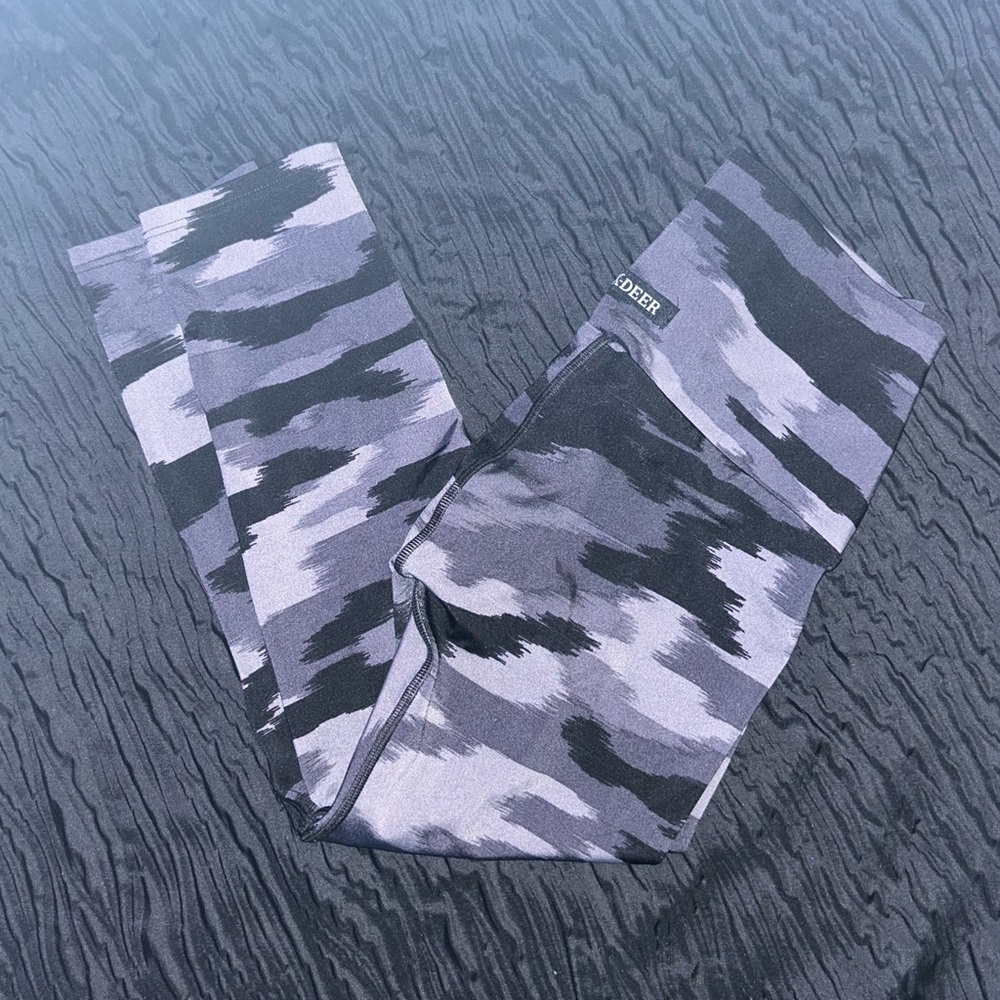 K-DEER black/gray camo Capri leggings